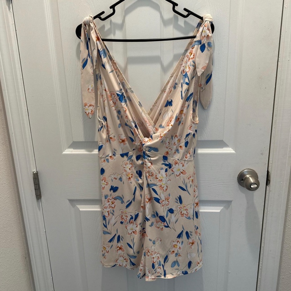 BCBGENERATION Floral V-Neck Tie-Shoulder Romper
